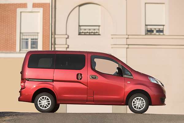 2009 nissan nv200