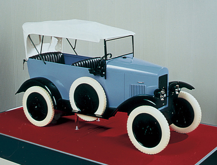 Lila Phaeton (miniature)(1923: -)