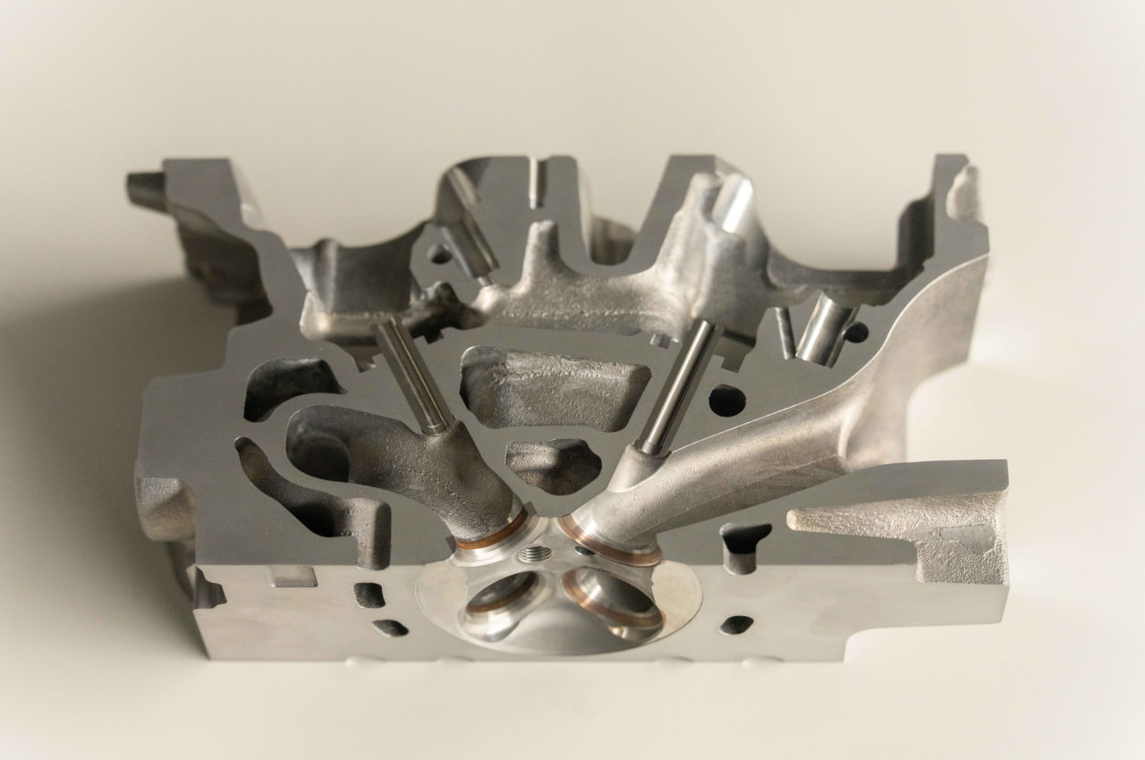 Cylinder head from the ZR15DDTe engine Cylinder head from the ZR15DDTe engine