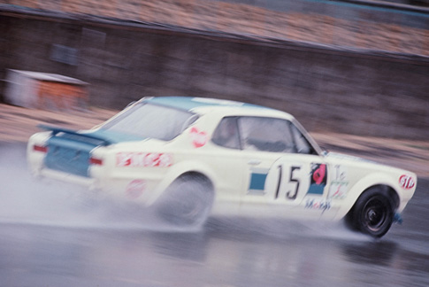 Skyline 2000GT-R #15 (K. Takahashi): Overall winner