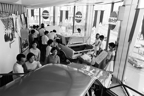 Vehicle display in Nissan Ginza Gallery