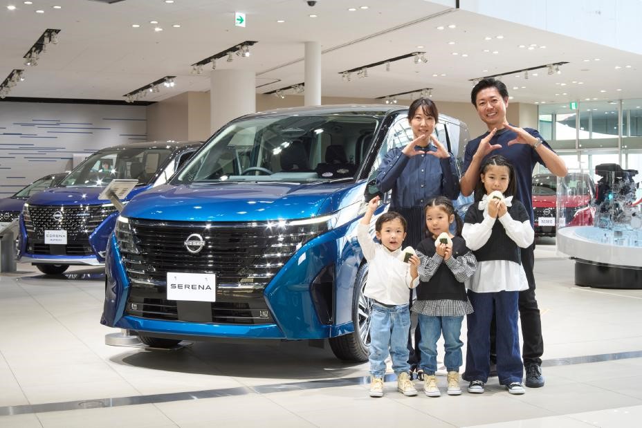 「日産セレナ」を通じて開発途上国の子どもたちに給食を届ける「おにぎりアクション」(日本) 